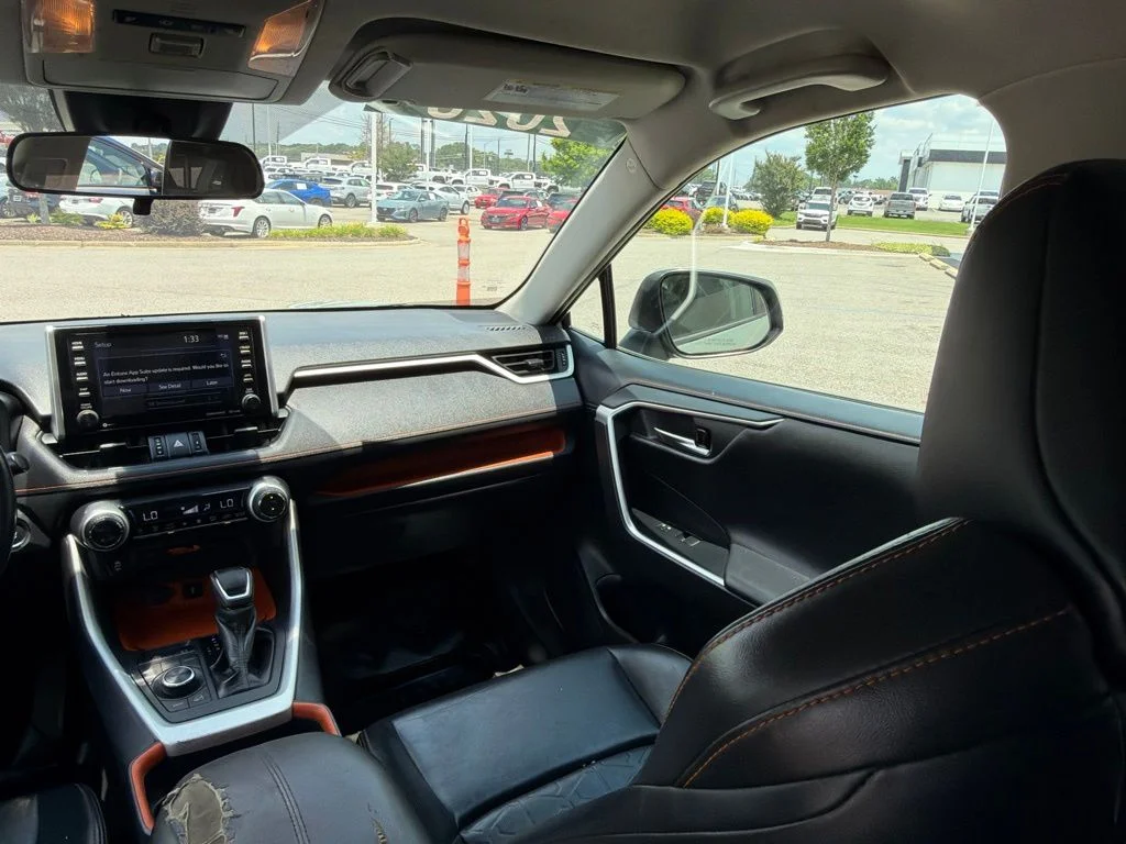 Used 2020  Toyota Adventure image 29