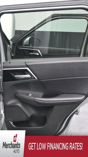 Used 2024 Silver Mitsubishi SE image 10