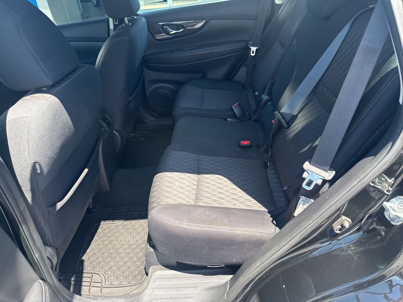 Used 2018  Nissan S image 17