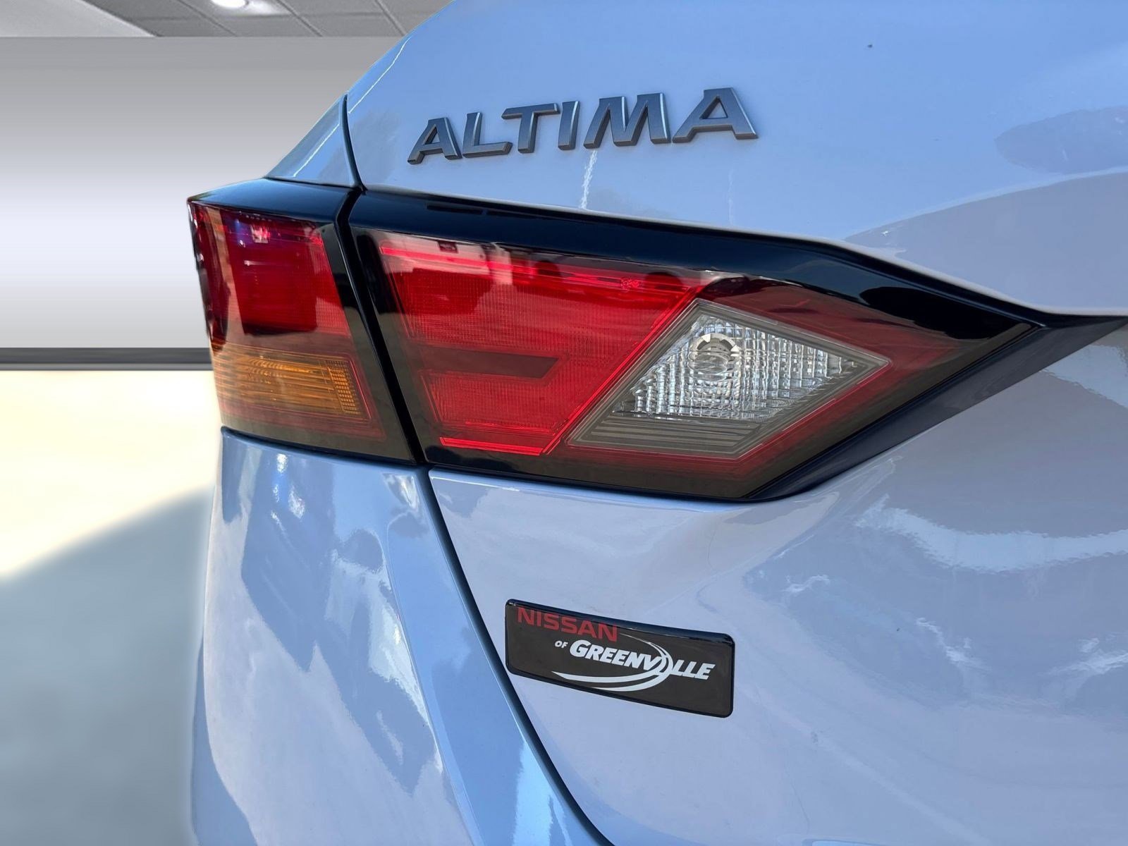 2025 Nissan Altima SR - Photo 13