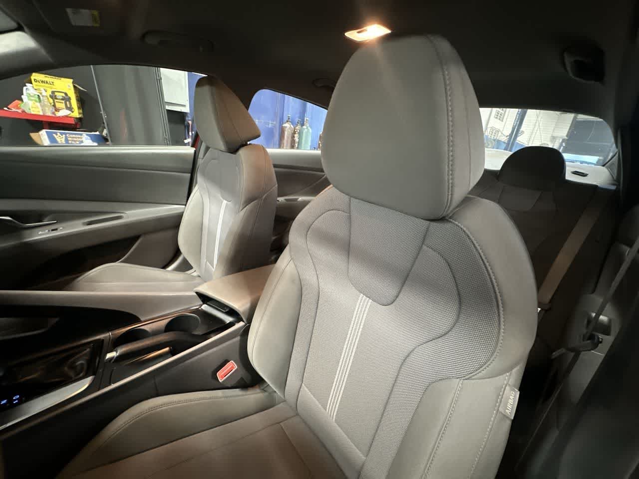 2025 Hyundai Elantra SE - Photo 14