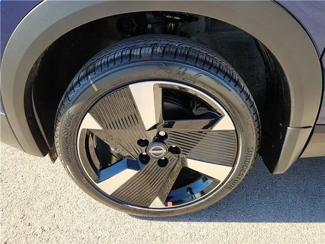 New 2026 RAY Deep Blue Nissan SR Front-Wheel Drive image 5