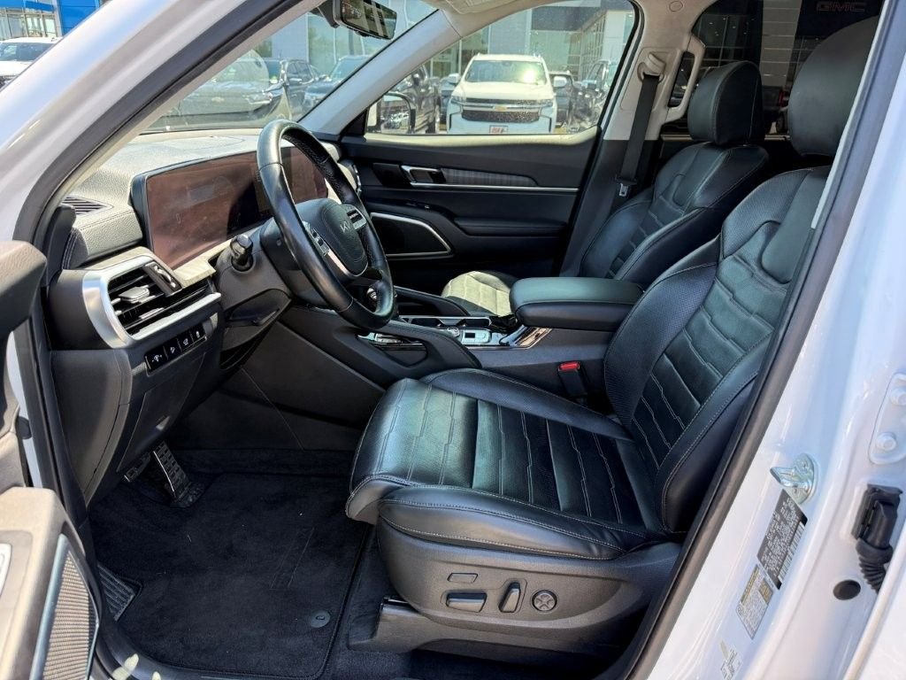 Used 2024 White Kia SX-Prestige image 12