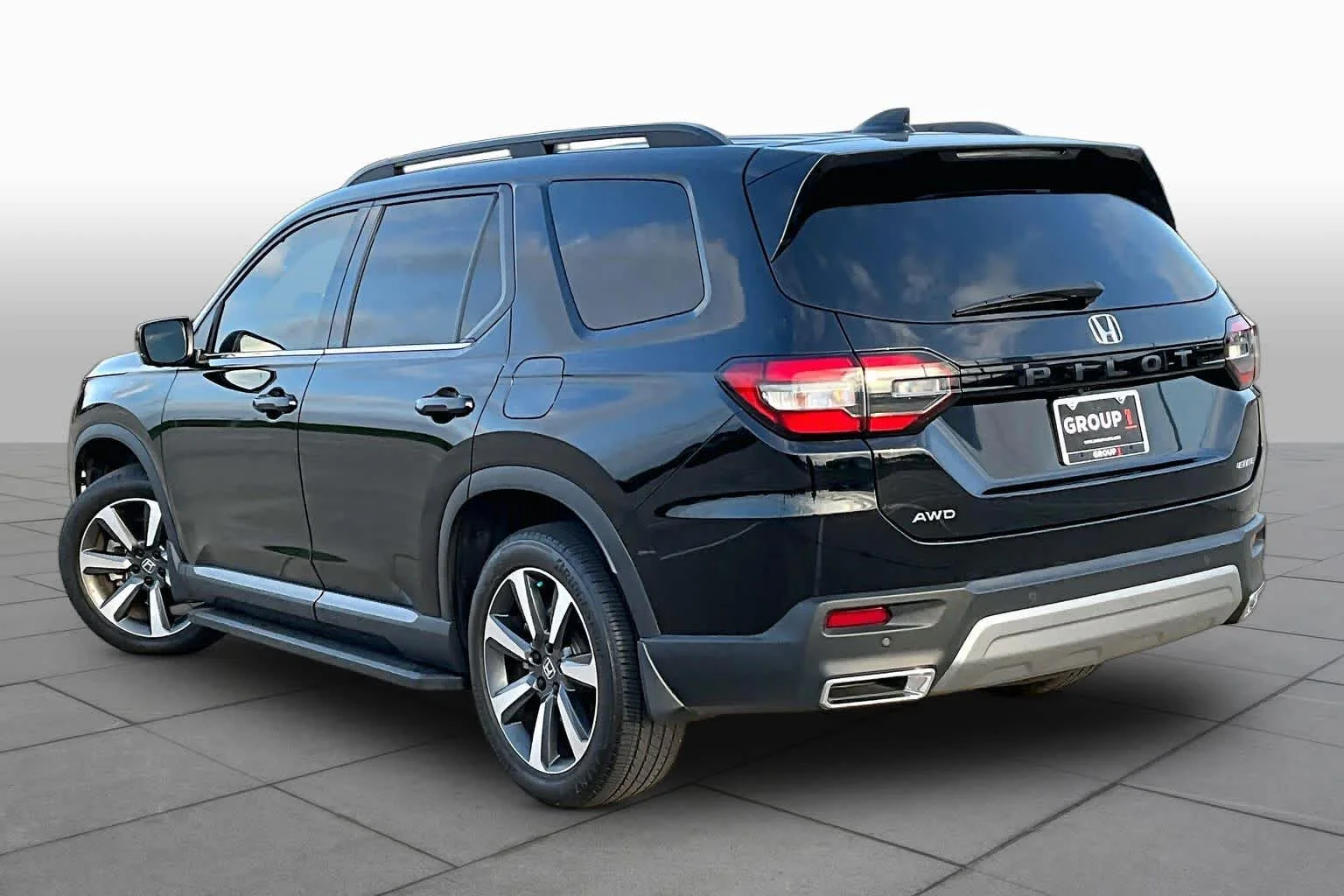 Certified Used 2025 Crystal Black Pearl Honda AWD Elite image 12