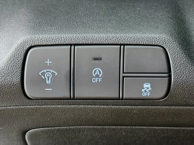 New 2026 Hyundai ELANTRA SE