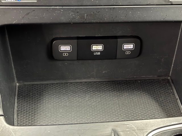 2024 Kia Carnival LX Seat Pkg - Photo 31