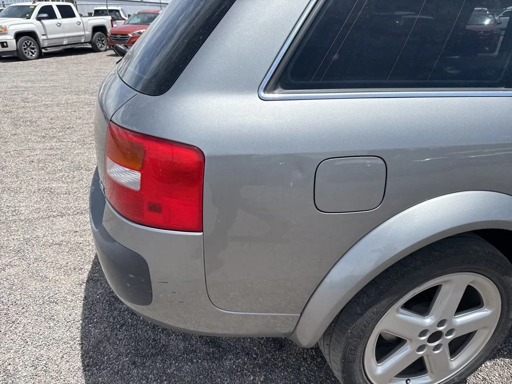 Used 2004 Atlas Gray Metallic/Dark Gray Audi 4.2 image 6