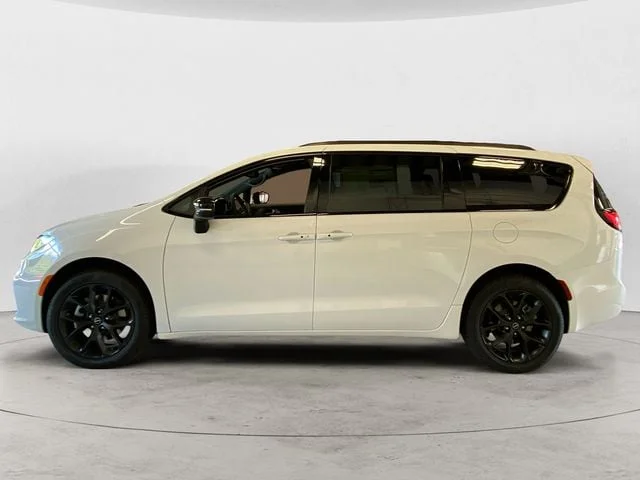 New 2026 Bright White Chrysler LIMITED AWD image 2