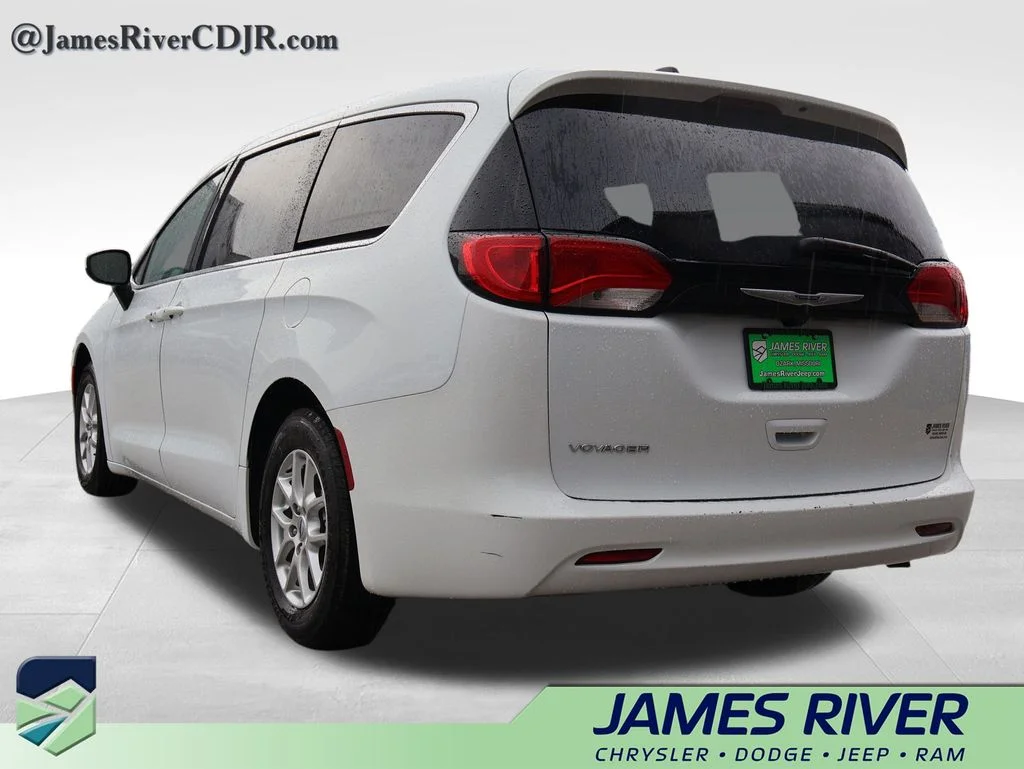 Used 2023 White Chrysler LX image 3
