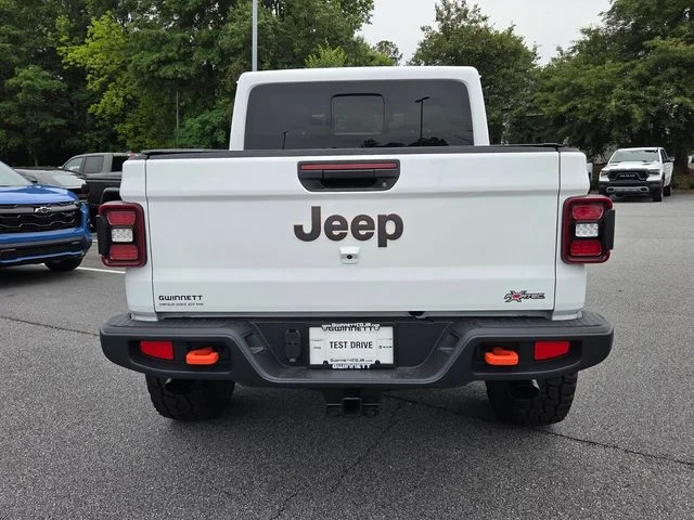 New 2026 Bright White Clear-Coat Exterior Paint Jeep Mojave image 7