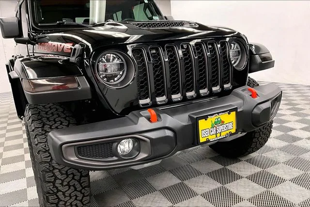 Used 2023 Black Clearcoat Jeep Mojave image 35
