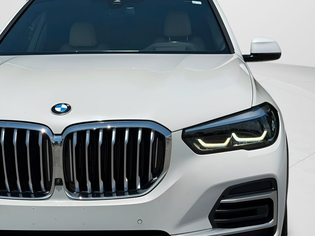 Used 2022 White BMW xDrive40i image 9
