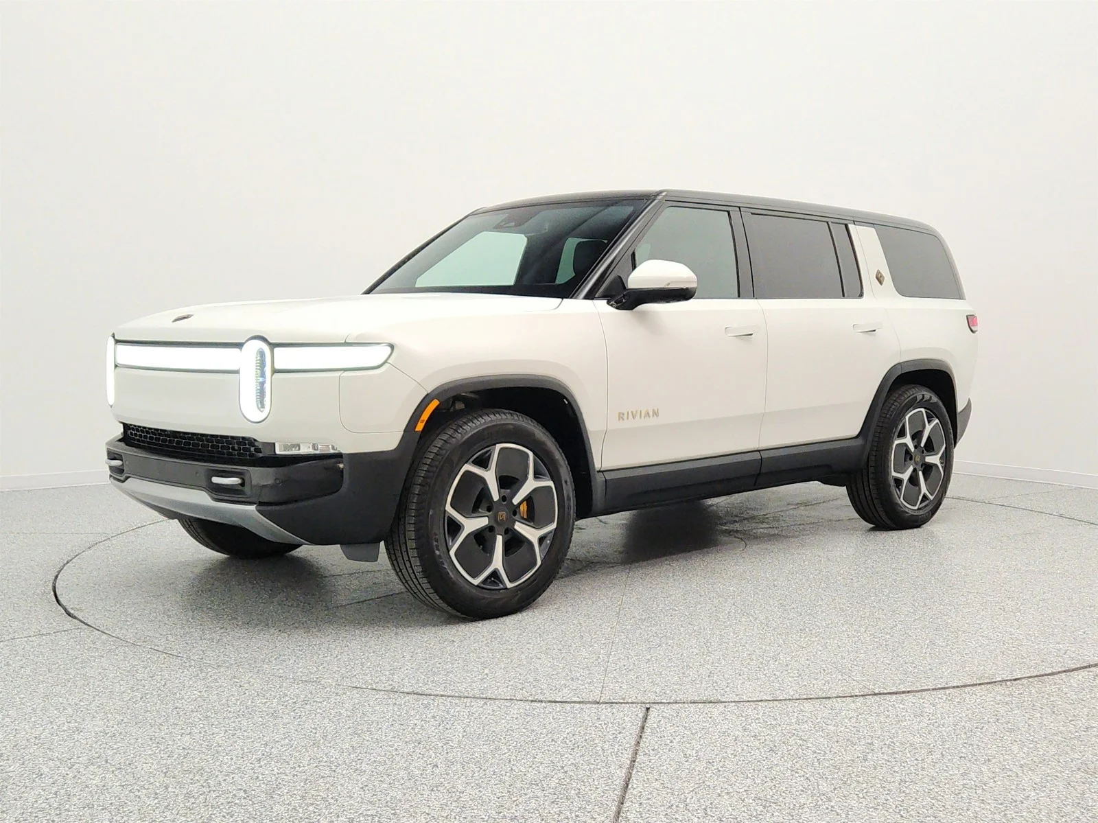 2023 Rivian R1S Adventure Quad-Motor Large Pack's photo