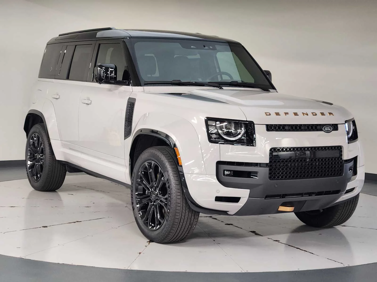New 2026 Borasco Grey Metallic Land Rover OCTA image 11