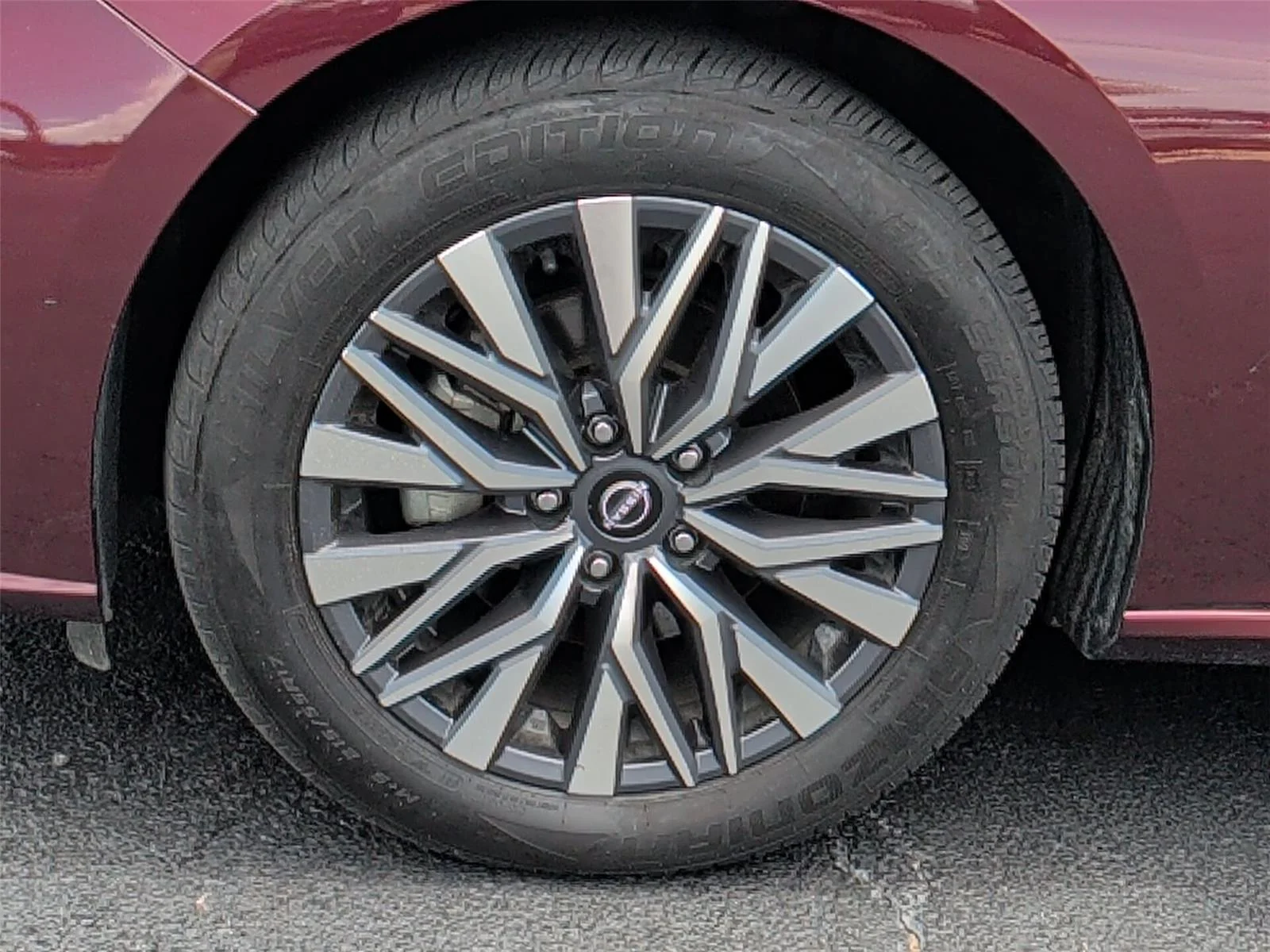 Used 2025 Garnet Pearl Metallic Nissan SV image 9