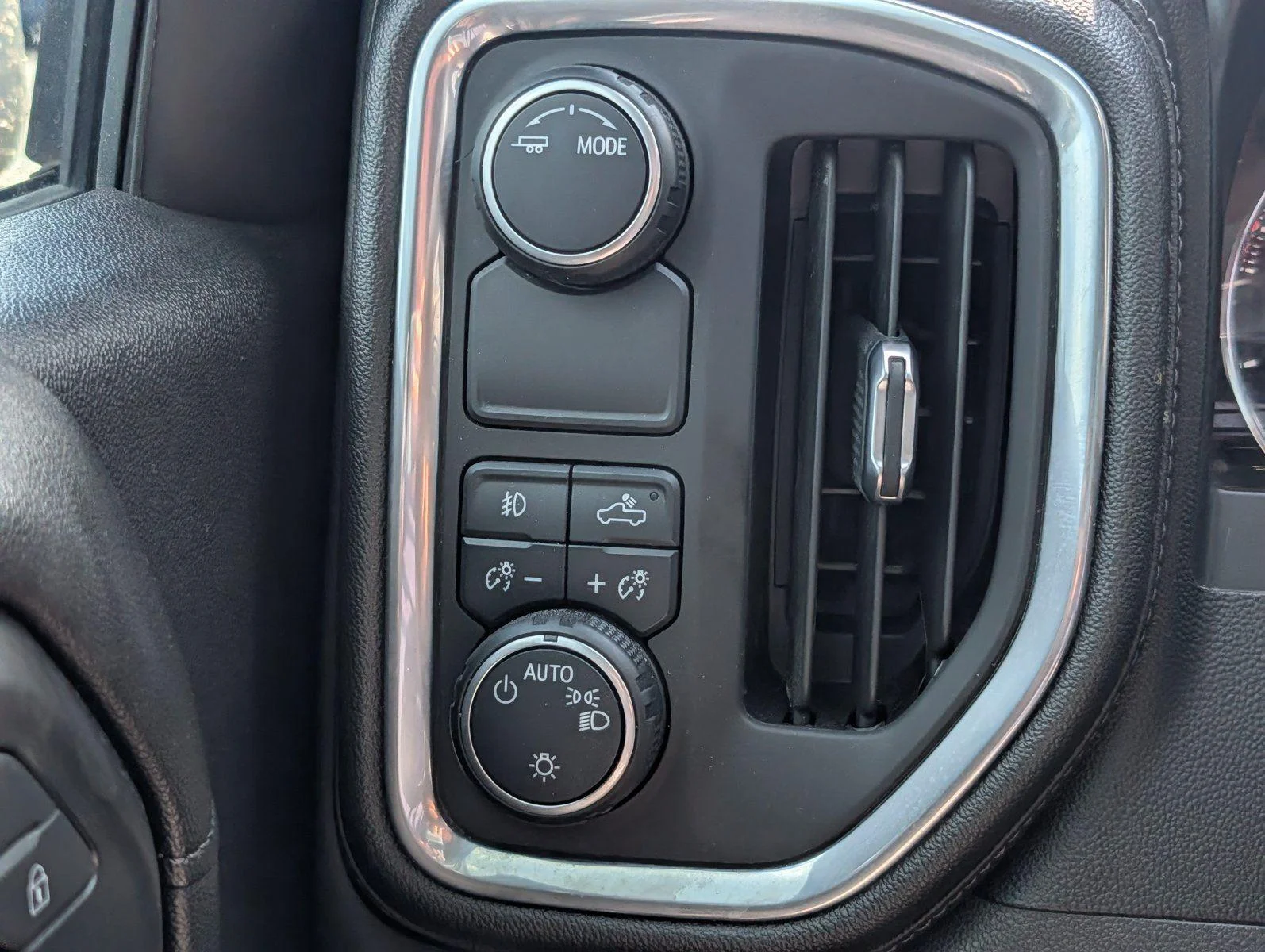 Used 2021 Silver Ice Metallic Chevrolet RST image 28