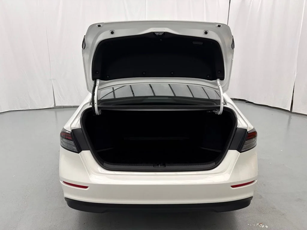 New 2026 Platinum White Pearl Honda LX image 9