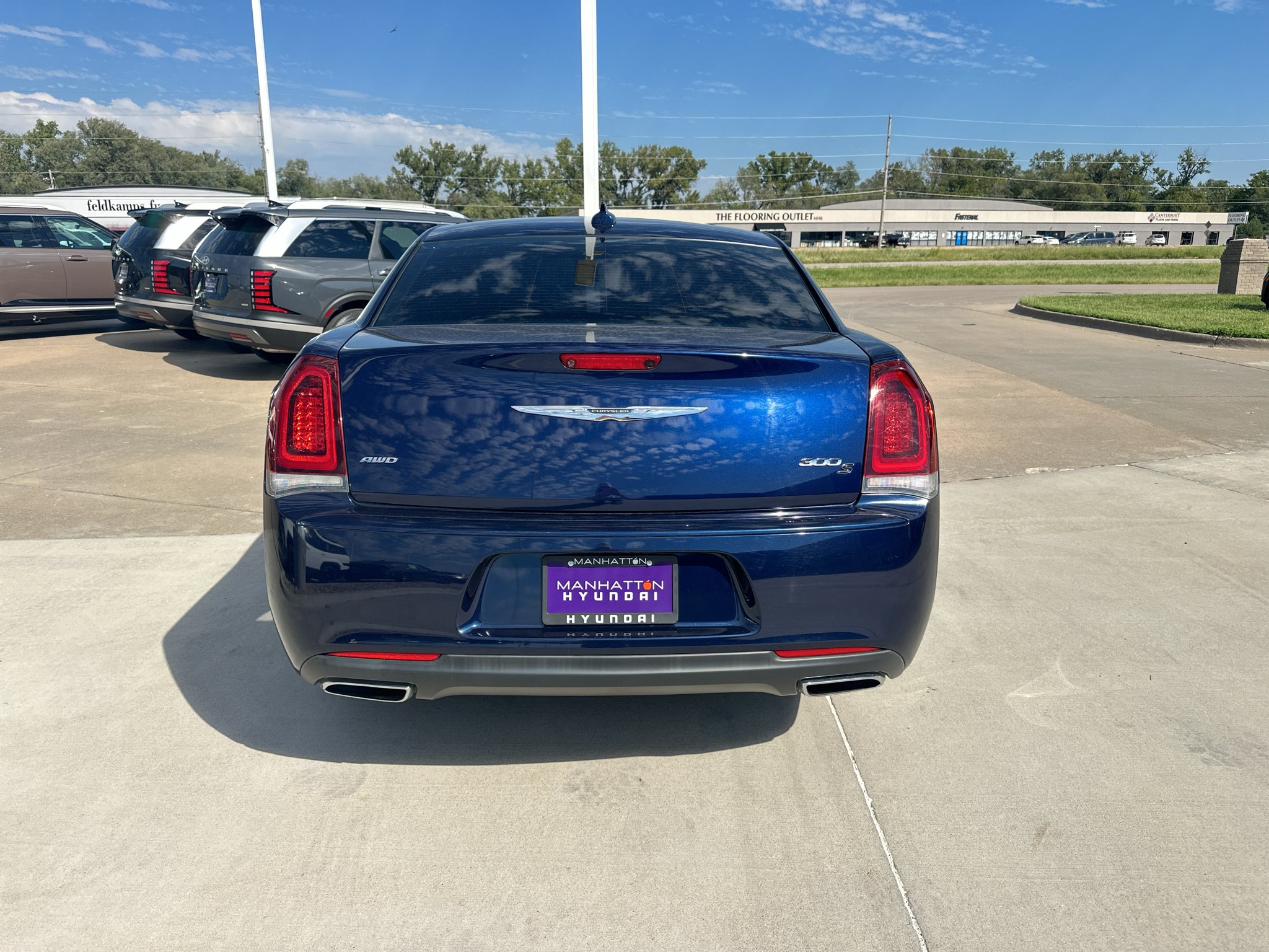 Used 2016 Jazz Blue Pearlcoat Chrysler Base image 14