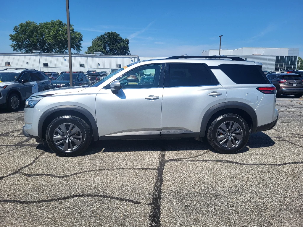 Used 2022 Brilliant Silver Metallic Nissan SV image 9