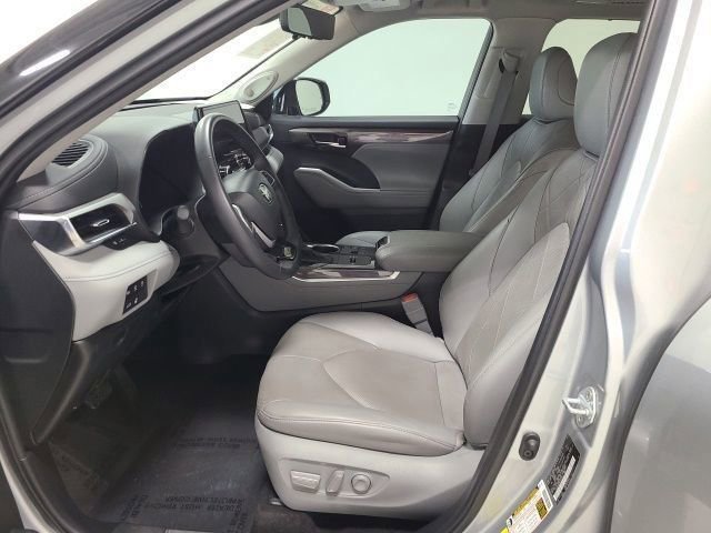 2024 Toyota Highlander Platinum - Photo 17