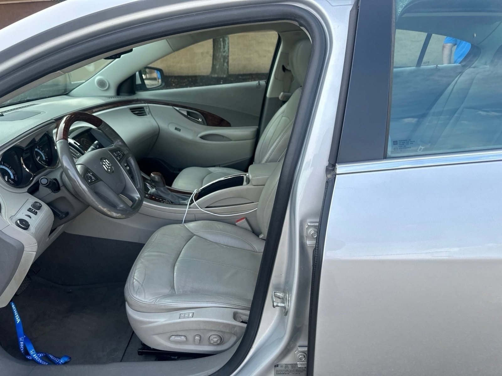 Used 2011 Quicksilver Metallic Buick CXS image 3
