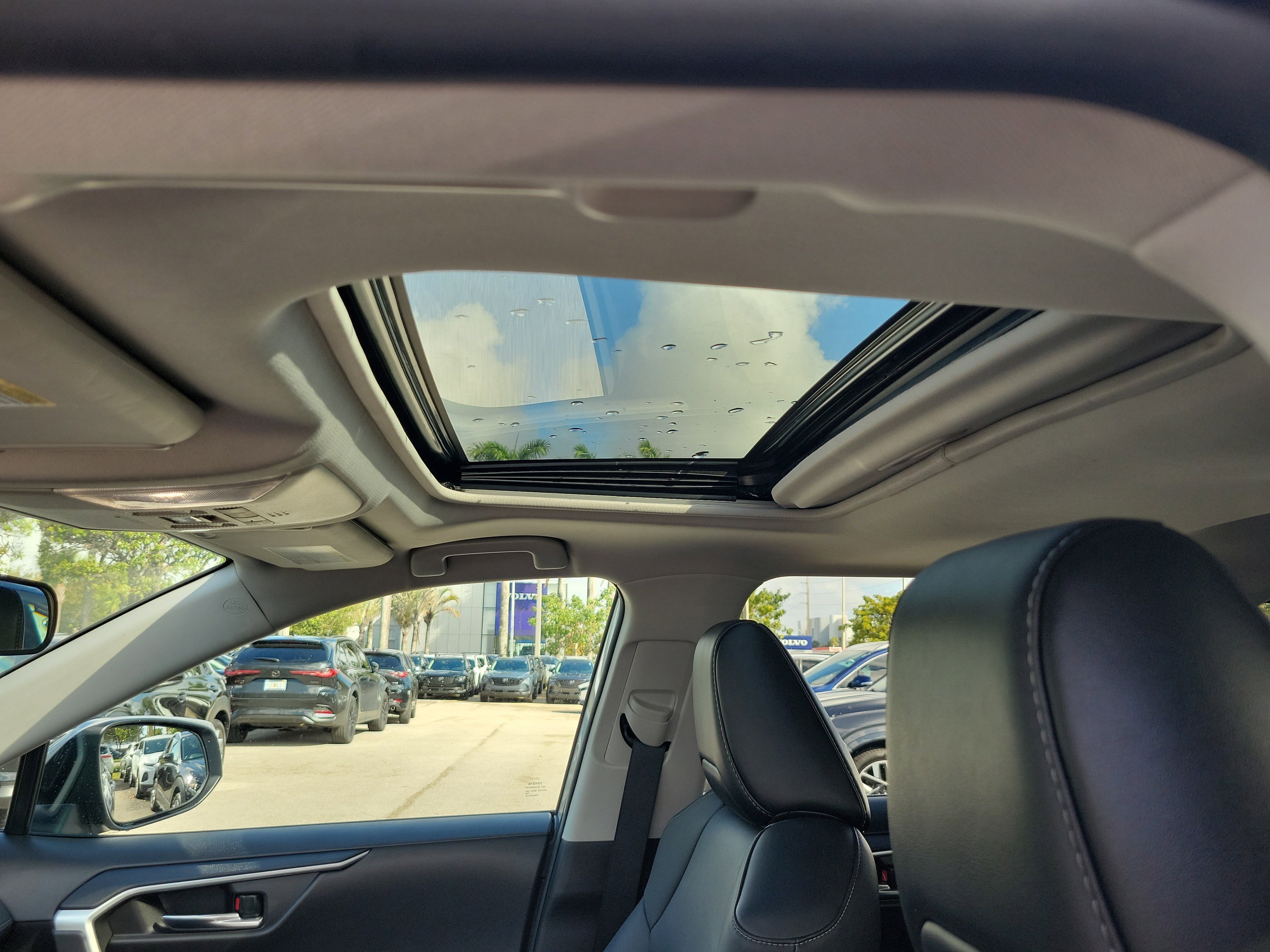 Used 2022 Silver Toyota XLE Premium image 17