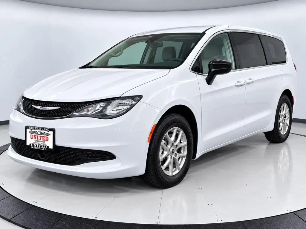 2024 Chrysler Voyager LX