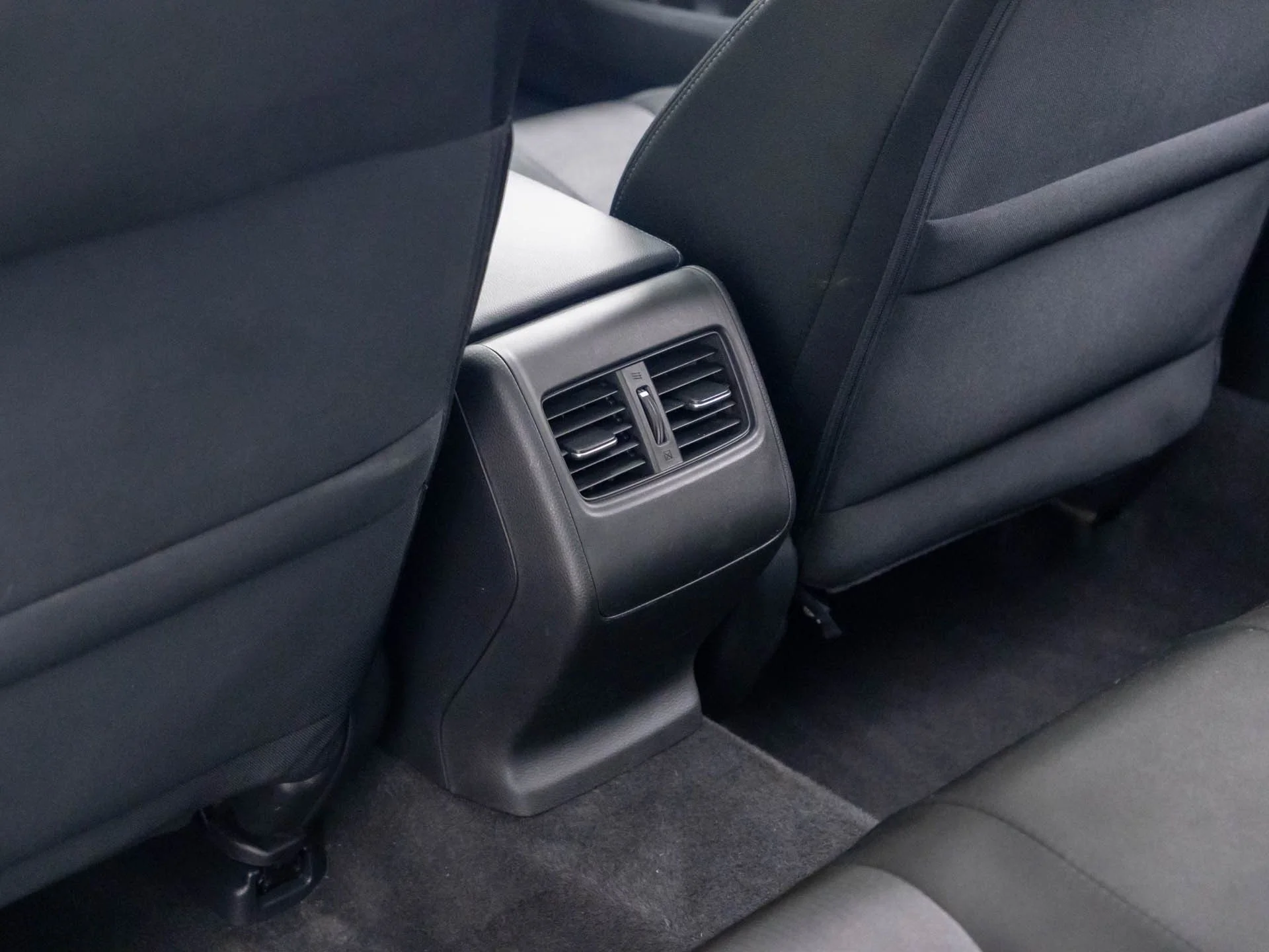 Used 2018  Honda EX image 18