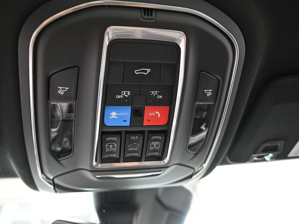 Used 2025 Bright White Clearcoat Jeep Limited image 20