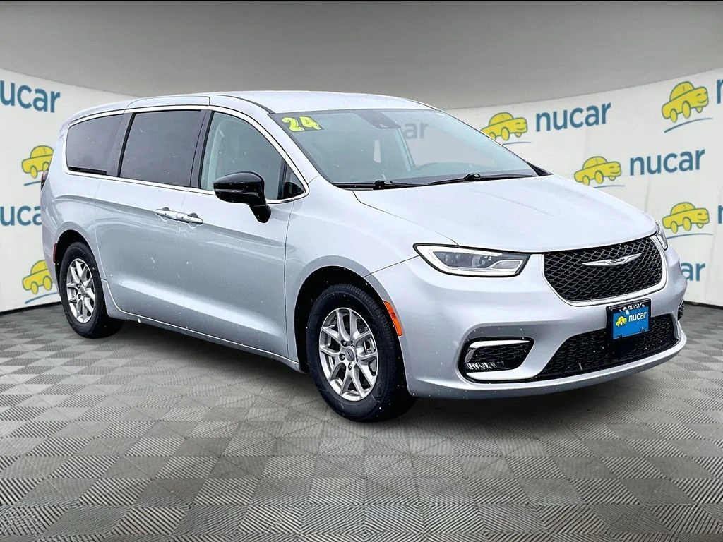 2024 Chrysler Pacifica Touring L's photo
