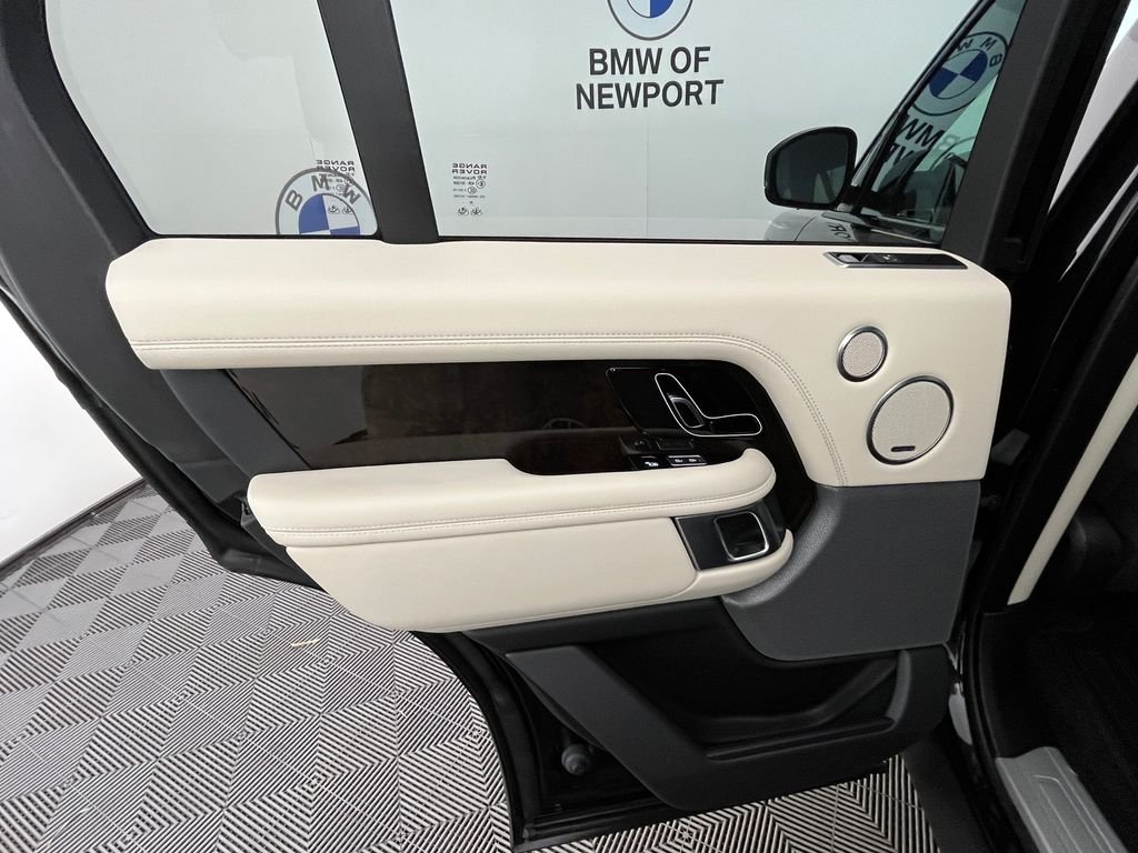 Used 2021 Black Land Rover Westminster image 27