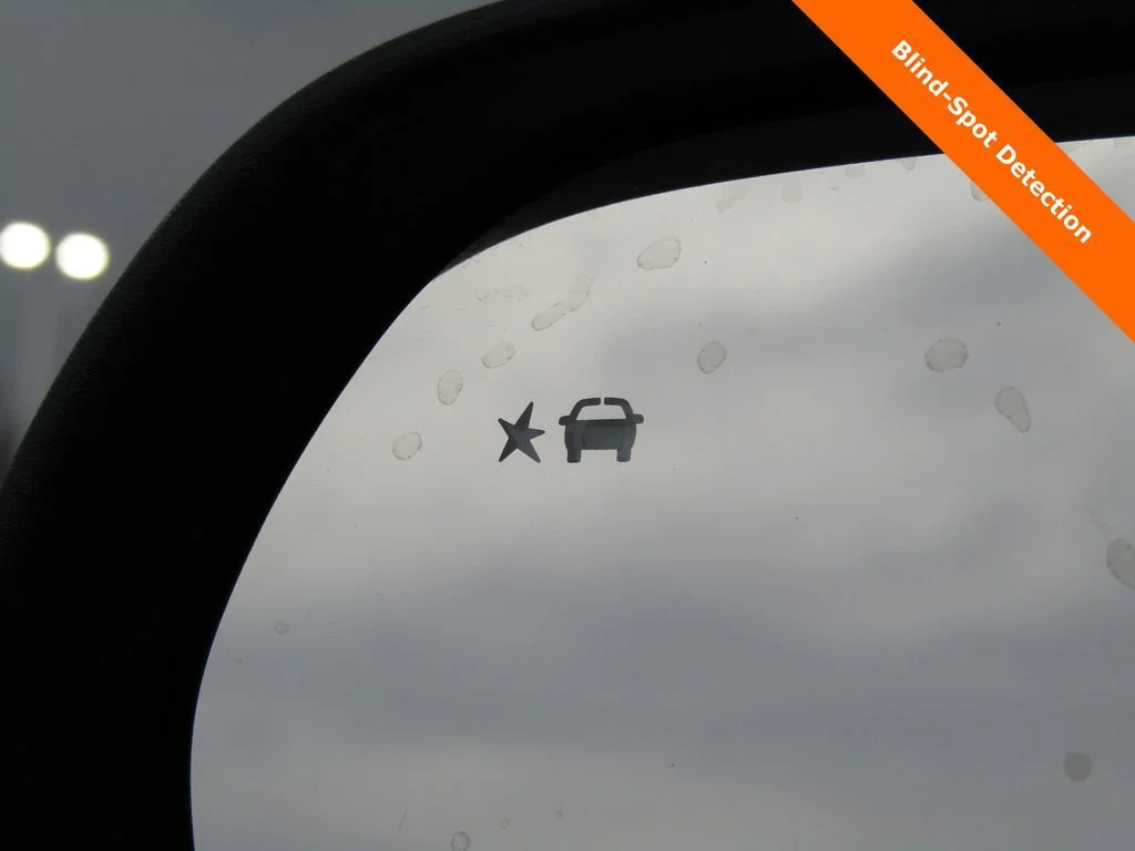 New 2026 Summit White GMC Elevation image 8