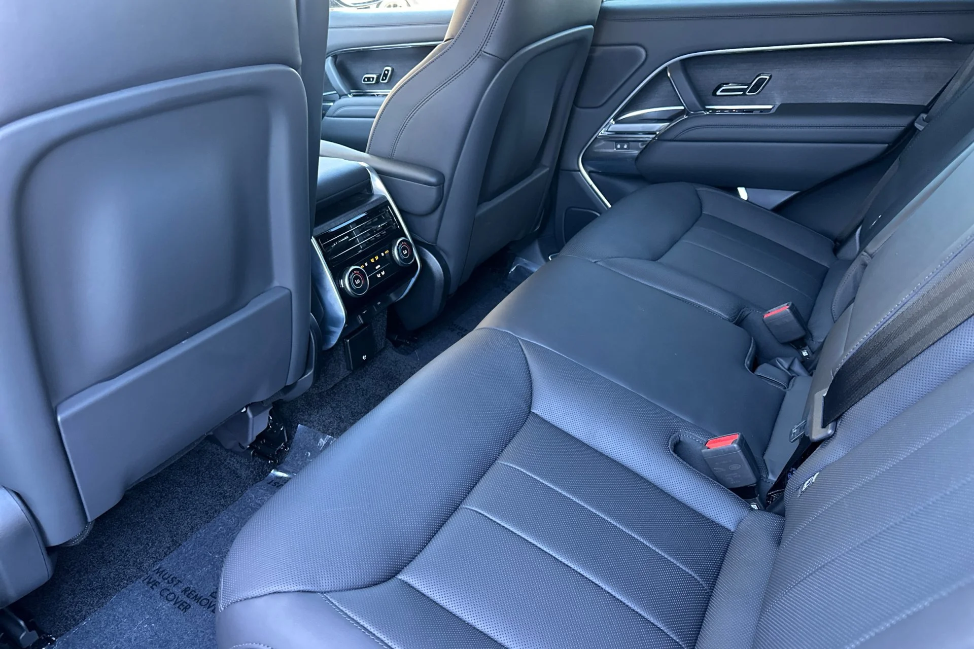 Used 2025 Eiger Grey Metallic Land Rover P530 SE image 4