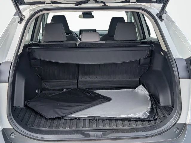 Used 2022 White Toyota XLE image 6