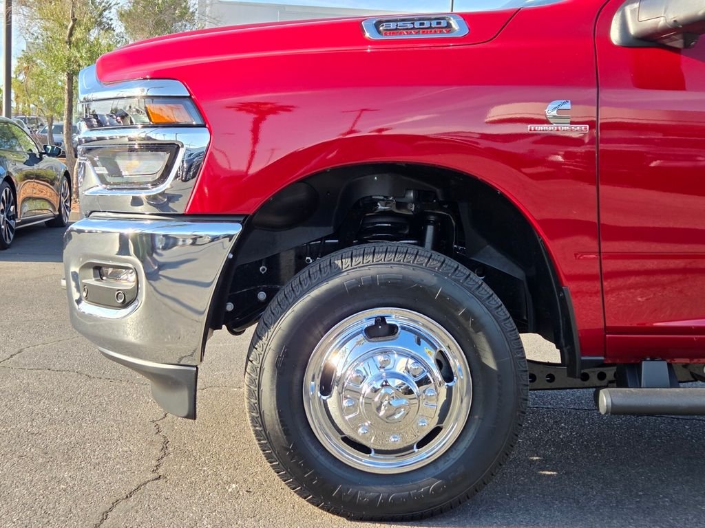 New 2026 Molten Red Pearl-Coat Exterior Paint RAM Tradesman image 5