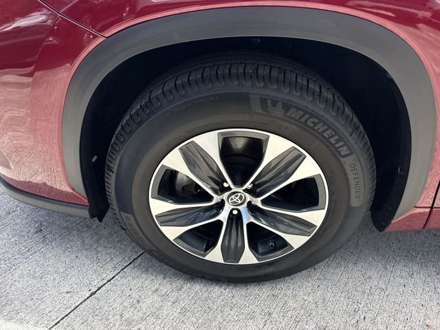 2022 Toyota Highlander XLE - Photo 10