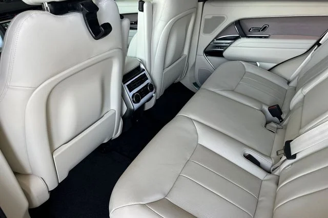 New 2026 Ostuni Pearl White Land Rover SE image 11