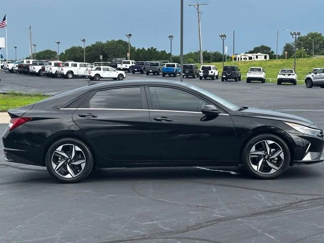Used 2023 Black Hyundai Limited image 8