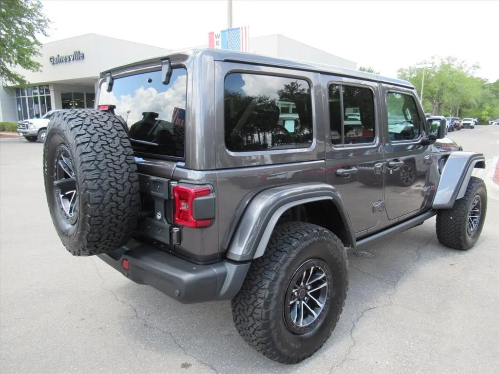 New 2026 Granite Crystal Metallic Clear-Coat Exterior Paint Jeep Rubicon X image 7