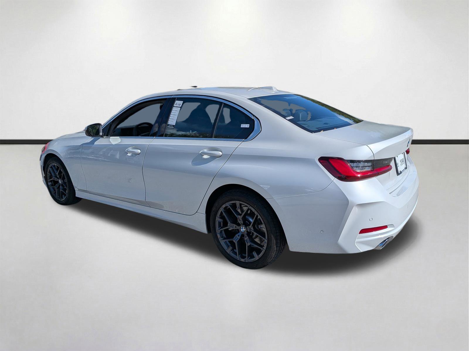 2025 BMW 3 Series 330i - Photo 6