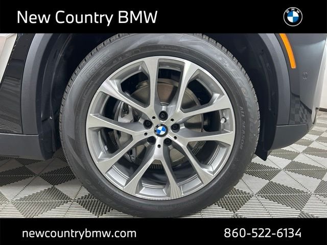 New 2026 Black Sapphire Metallic BMW xDrive40i image 9
