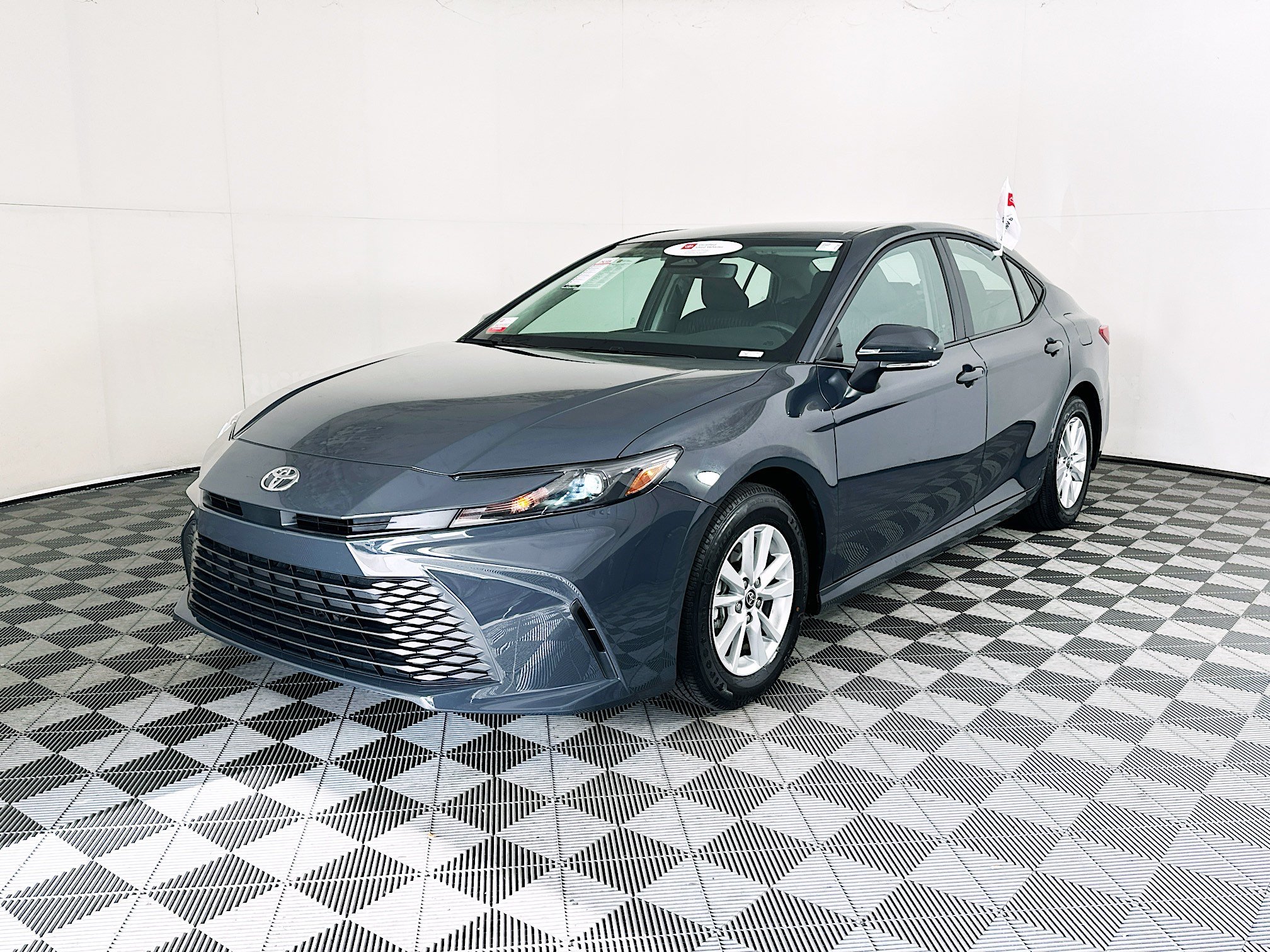 Used 2025 Underground Toyota LE image 7
