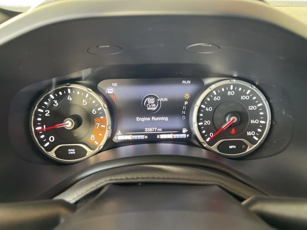 Used 2022 Graphite Gray Jeep Latitude image 19