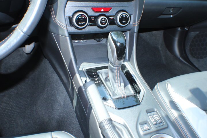 Used 2021 Crystal White Pearl Subaru Limited image 11