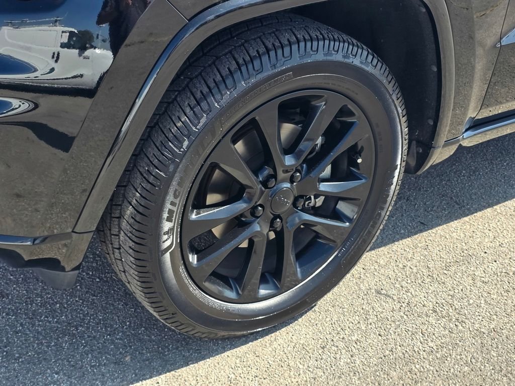 Certified Used 2020 Black Jeep Altitude image 11