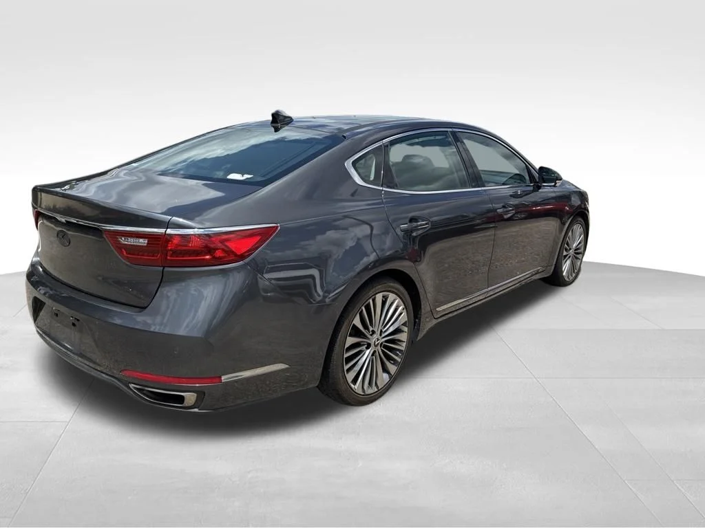 Used 2018 Gray Kia Limited image 5