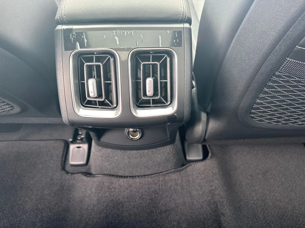 2025 Kia Sorento S - Photo 22