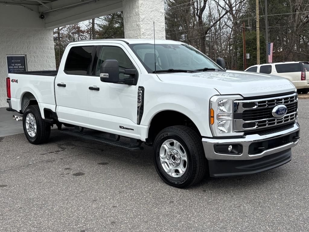 Used 2025 Oxford White Ford XLT image 21