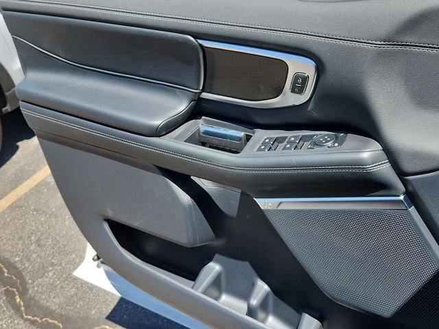 New 2026 Star White Metallic Tri-Coat Ford Platinum® image 7