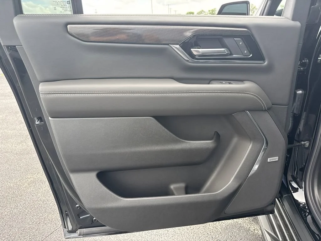 New 2026 Onyx Black GMC Elevation image 32